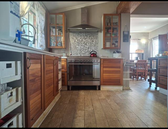 5 BEDROOM FREEHOLD FOR SALE IN CLARENDON